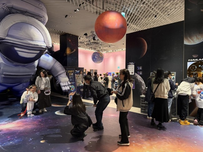 고흥군, 여의도에 상륙한 '고흥 우주항공축제' 통했다…더현대 서울 팝업 '대성황'